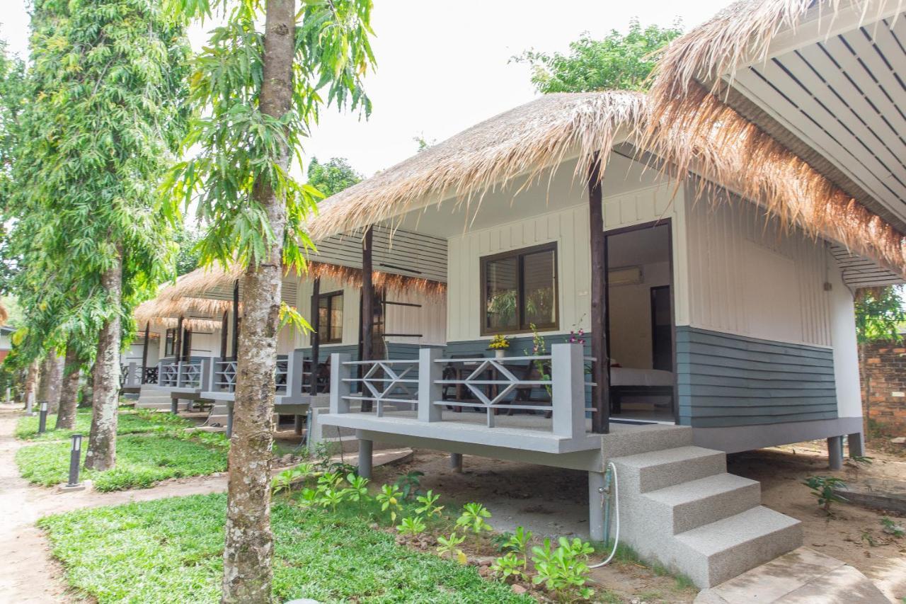 Adarin Beach Resort Mae Nam Eksteriør billede